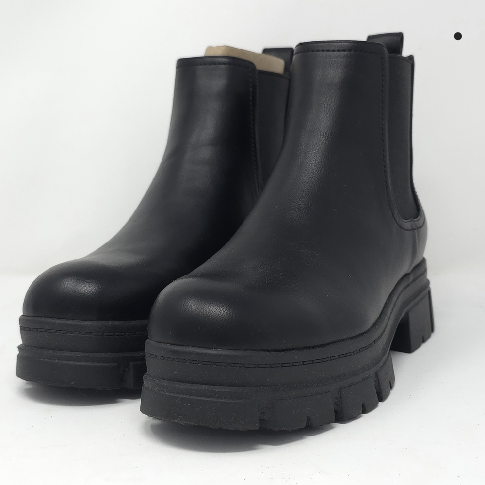 Nine West Black Chunky Lug Chelsea Booties 7M